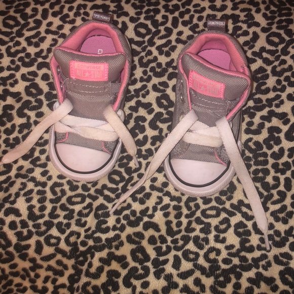 Gray and pink CONVERSE for a toddler size 5!!! - Picture 1 of 8